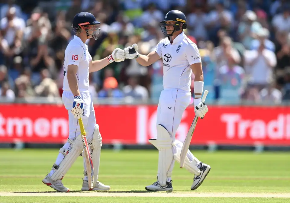 Brook and Smith scored faast runs to keep England alive