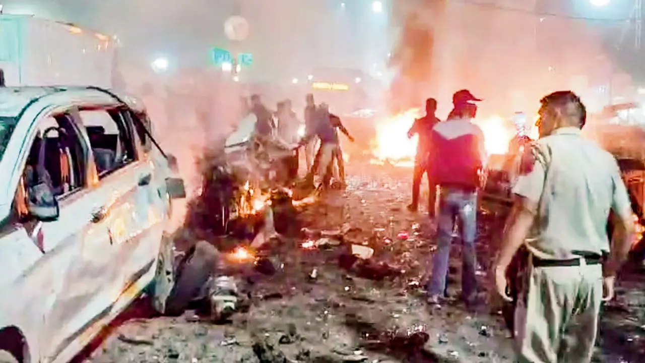 Aftermath of the delhi blast shwoing destroyed vehicles and immediate casualties