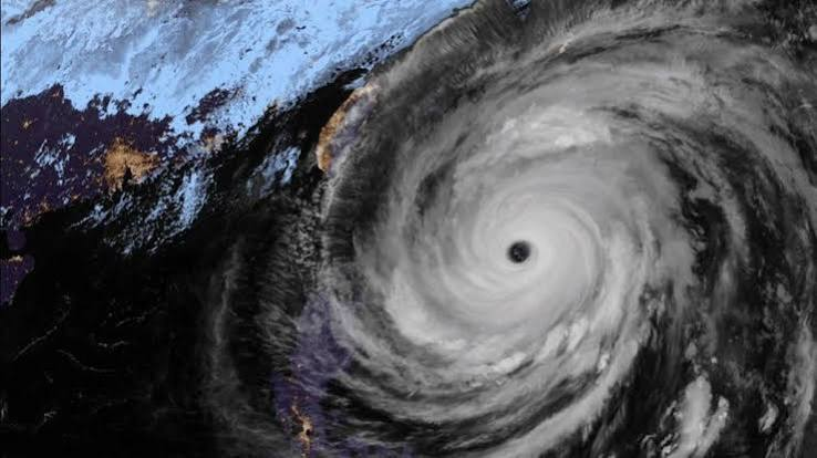 Typhoon Champi leaves 1 Dead, 500 Injured as it moves towards China 