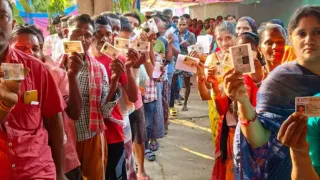 Voters on voting booths in Bihar.