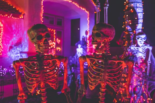 Halloween decorations, photo Kenny Eliason on Unsplash.