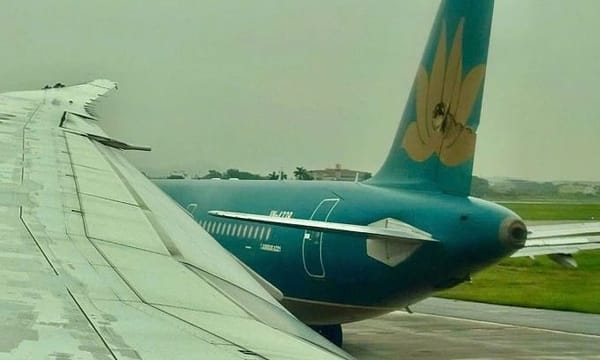 Vietnam Airline Suffers Frightening Takeoff